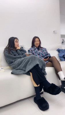 【网盘】【术术】黑白棉袜-带素人闺蜜入圈 bf24594