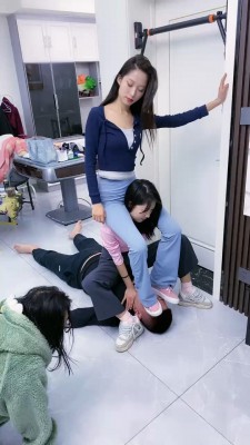 【网盘】【麋鹿银儿】双S运动鞋棉袜暴打/吐口水/全体重踩踏/骑马腿绞 bf24634