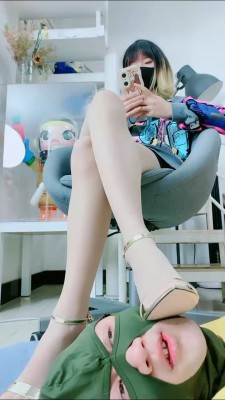 【网盘】【美离子】高跟肉丝踩脚垫/喂圣水 bf24603