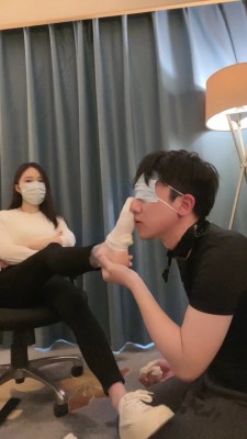 【网盘】【筱月】车模强迫狗吃白袜/胶带封嘴耳光 bf24671