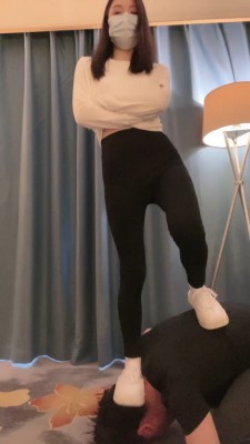 【网盘】【筱月】车模强迫狗吃白袜/胶带封嘴耳光 bf24671