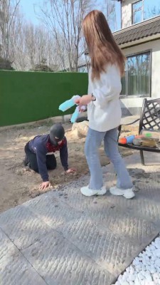 【网盘】【宸宸】白富美鞭打/圣水狂喷/耳光/强迫吃泥土 bf24666