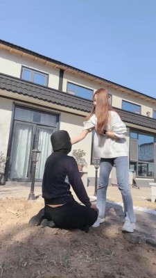 【网盘】【宸宸】白富美鞭打/圣水狂喷/耳光/强迫吃泥土 bf24666