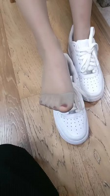 【网盘】【梵高】小白鞋丝袜碾压狗头/恋足【双视角版】 bf24802