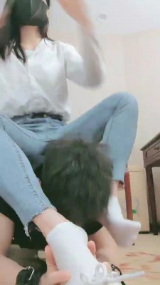 【网盘】【妮蔻】小白鞋棉袜裸足羞辱贱狗 bf24913