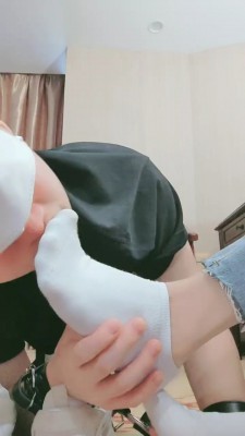 【网盘】【妮蔻】小白鞋棉袜裸足羞辱贱狗 bf24913