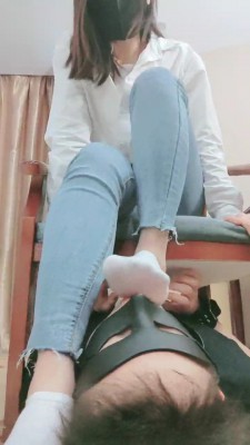 【网盘】【妮蔻】小白鞋棉袜裸足羞辱贱狗 bf24913