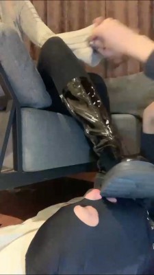 【网盘】【兔S】长靴白袜碾压脚垫 bf24808