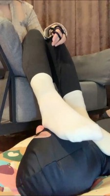 【网盘】【兔S】长靴白袜碾压脚垫 bf24808