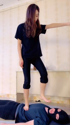 【网盘】【冷鸢大大】重度耳光-踩踏-转胯鞭打 bf25104