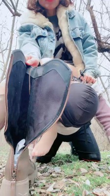 【网盘】【缘彼大人】户外遛狗骑马/棉袜丝袜气味羞辱 bf25092