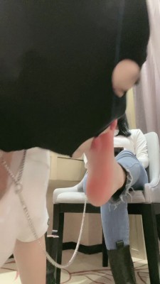 【网盘】【漫漫】刑虐-提档/短靴全体重踩踏/闻白袜 bf25253