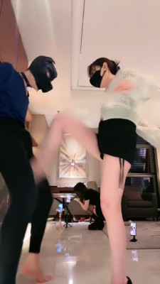 【网盘】【维妮】超精彩!4S齐聚虐杀-轮流重度提档/鞭打虐打【三视角版】 bf25264