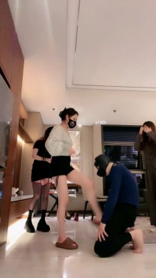 【网盘】【维妮】超精彩!4S齐聚虐杀-轮流重度提档/鞭打虐打【三视角版】 bf25264