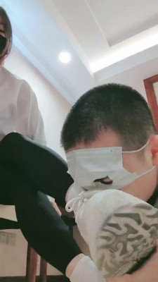 【网盘】【妮蔻】晨跑后的原味鞋袜闻个狗 bf25277