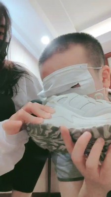 【网盘】【妮蔻】晨跑后的原味鞋袜闻个狗 bf25277