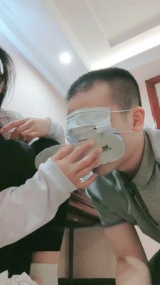 【网盘】【妮蔻】晨跑后的原味鞋袜闻个狗 bf25277