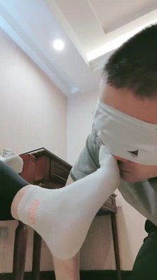 【网盘】【妮蔻】晨跑后的原味鞋袜闻个狗 bf25277