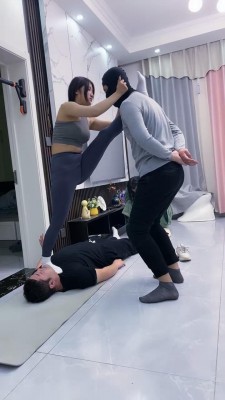 【网盘】【麋鹿银儿】女教练的人体健身器/一字马舔脏鞋底/骑马口水 bf25457