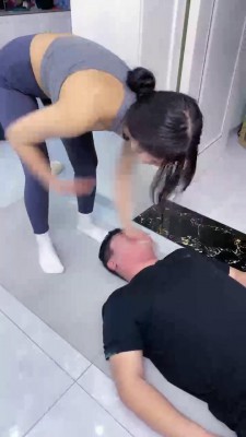 【网盘】【麋鹿银儿】女教练的人体健身器/一字马舔脏鞋底/骑马口水 bf25457