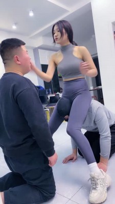 【网盘】【麋鹿银儿】女教练的人体健身器/一字马舔脏鞋底/骑马口水 bf25457