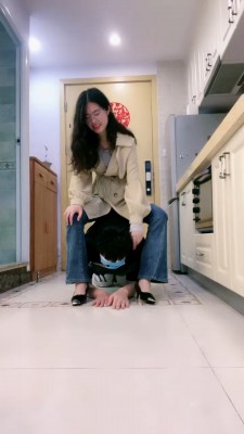 【网盘】【梵高】伺候主人下班-对高跟鞋磕头/叼鞋/肉丝捂脸 bf25682