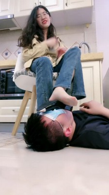 【网盘】【梵高】伺候主人下班-对高跟鞋磕头/叼鞋/肉丝捂脸 bf25682