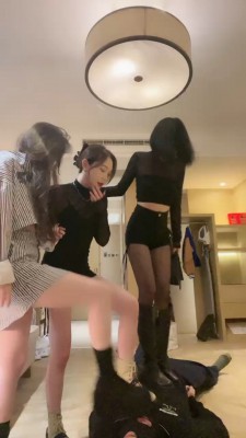 【网盘】【维妮】精彩!3S全体重踩踏/转胯/狠抽【三视角版】 bf25660