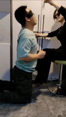 【网盘】【辣妈】伺候主人吃饭/跪求赏赐狗食 bf25824