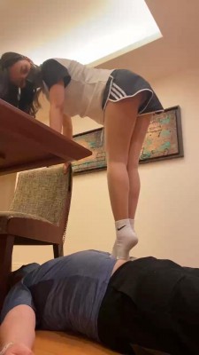 【网盘】【薇娅大小姐】腹黑学姐诱导学弟做狗/踩踏踢裆/沦为坐垫脚垫 bf25918