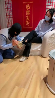 【网盘】【Q月】脏老爹鞋黑棉袜辱-转胯踩踏强制闻舔 bf26194