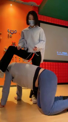 【网盘】【Q月】脏老爹鞋黑棉袜辱-转胯踩踏强制闻舔 bf26194