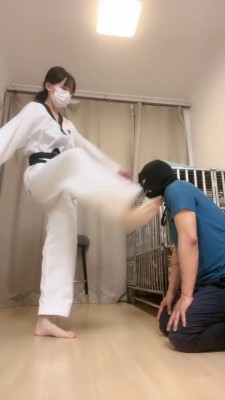 【网盘】【暴力美学】跆拳道女神暴力踢踹/强制舔裸足/跪地求饶 bf26413