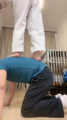 【网盘】【暴力美学】跆拳道女神暴力踢踹/强制舔裸足/跪地求饶 bf26413