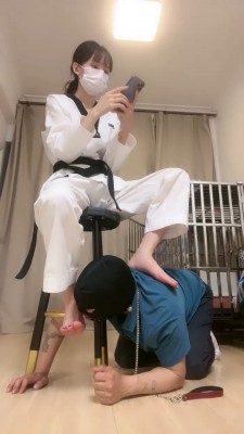 【网盘】【暴力美学】跆拳道女神暴力踢踹/强制舔裸足/跪地求饶 bf26413