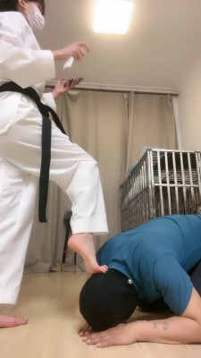 【网盘】【暴力美学】跆拳道女神暴力踢踹/强制舔裸足/跪地求饶 bf26413