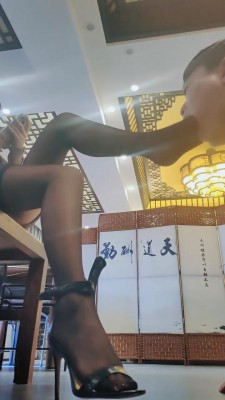 【网盘】【益达小诺】品莲居闻舔店员高跟黑丝裸足 bf26354