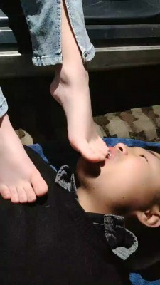 【网盘】【小露情侣】户外舔jio舔白袜专场 bf26420