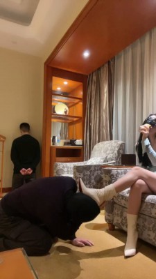 【网盘】【KiKi】双狗争宠比赛-提档/遛狗/运动鞋踩踏/棉袜跪舔【完整版】 bf26465