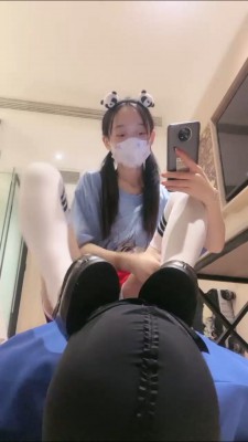 【网盘】【子衿大大】白丝萝莉主踩虐-狂抽耳光 bf26463