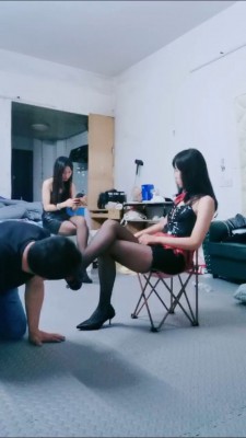 【网盘】【果儿S】双S-圣水泡辣条-耳光专场-骑脖子【双视角完整版】bf26783