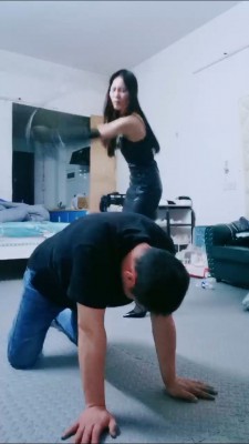 【网盘】【果儿S】双S-圣水泡辣条-耳光专场-骑脖子【双视角完整版】bf26783