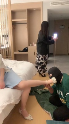 【网盘】【叶娘】双学生S-耳光抽/狂舔双主脏高跟/转胯鞭打【双视角版】bf26875