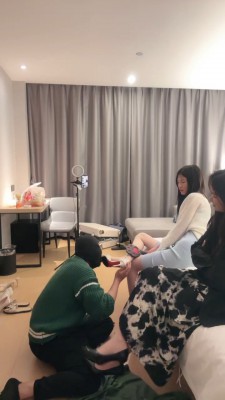 【网盘】【叶娘】双学生S-耳光抽/狂舔双主脏高跟/转胯鞭打【双视角版】bf26875