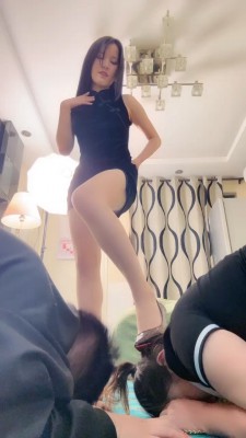 【网盘】【素人星探】情侣下跪做我的狗-原味肉丝脚诱惑 bf27079