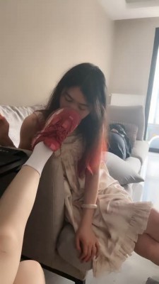 【网盘】【橘子没熟】母畜-素人睡觉闺蜜狂舔鞋/白袜 bf27207