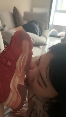 【网盘】【橘子没熟】母畜-素人睡觉闺蜜狂舔鞋/白袜 bf27207