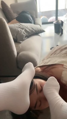 【网盘】【橘子没熟】母畜-素人睡觉闺蜜狂舔鞋/白袜 bf27207