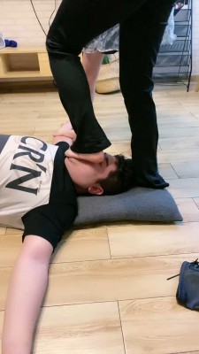 【网盘】【麋鹿银儿】4S素人群调群虐-全体重踩踏 bf27404