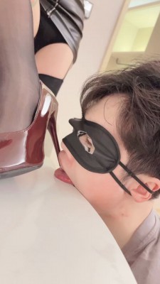 【网盘】【尤物S】高跟踩舌头/转胯骑马/喂口水 bf27364